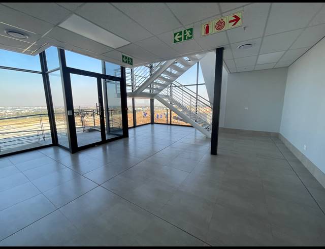 1,910M² WAREHOUSE TO LET IN AIRPORT PARK